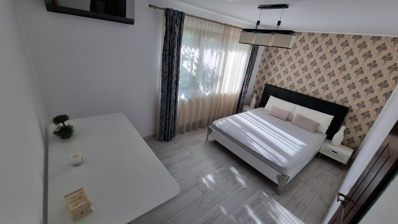 Stone Bridge Apartment Ясси Екстер'єр фото